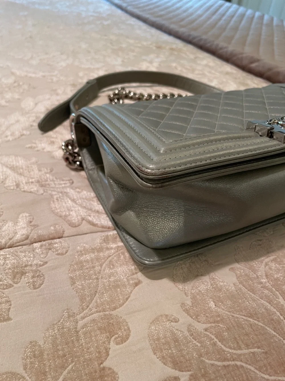 CHANEL Metallic Silver Quilted Shoulder Bag with Chain Strap. Great condition